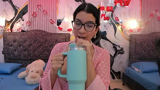 GiaCutee online show from 02-26-26, 03:16