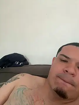 Snapshot of YadielPublic chatting on 02-14-26, 08:16 YadielPublic online show from 02-14-26, 08:16