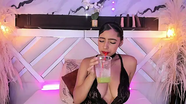Zoe-Johnson  online show from 05-05-26, 09:23