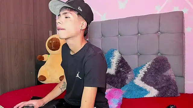 Snapshot of Playboy_Andersex chatting on 09-12-25, 04:18 Playboy Andersex online show from 09-12-25, 04:18