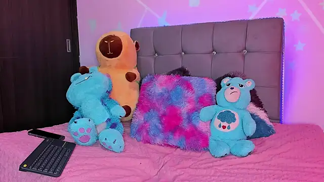 Snapshot of Playboy_Andersex chatting on 09-21-25, 06:09 Playboy Andersex online show from 09-21-25, 06:09