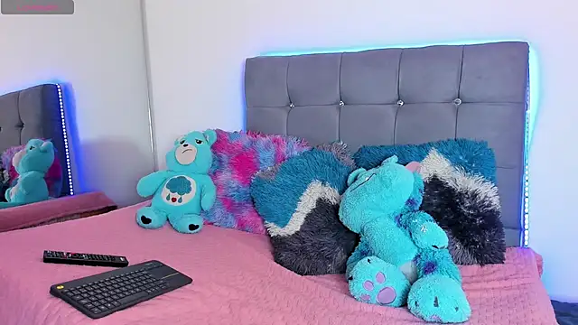 Snapshot of Playboy_Andersex chatting on 09-25-25, 06:11 Playboy Andersex online show from 09-25-25, 06:11