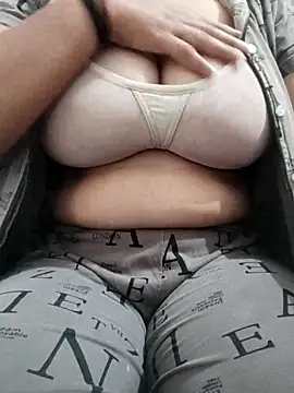 Snapshot of priya_hot_69 chatting on 10-05-25, 09:18 priya hot 69 online show from 10-05-25, 09:18