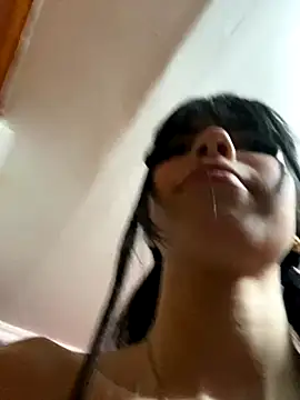 Snapshot of valentinagomez17 chatting on 10-25-25, 04:42 valentinagomez17 online show from 10-25-25, 04:42