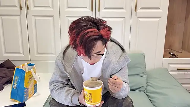 STxuguanhan online show from 10-22-25, 08:14