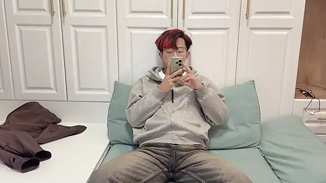 STxuguanhan online show from 10-26-25, 09:59