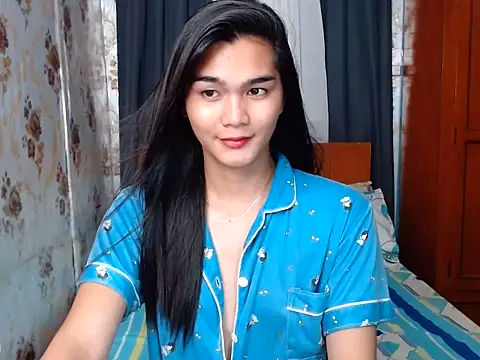 lady in moon online show from 10-22-25, 07:52