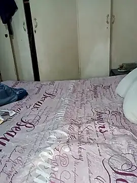 Snapshot of keisha051990 chatting on 11-08-25, 04:07 keisha051990 online show from 11-08-25, 04:07