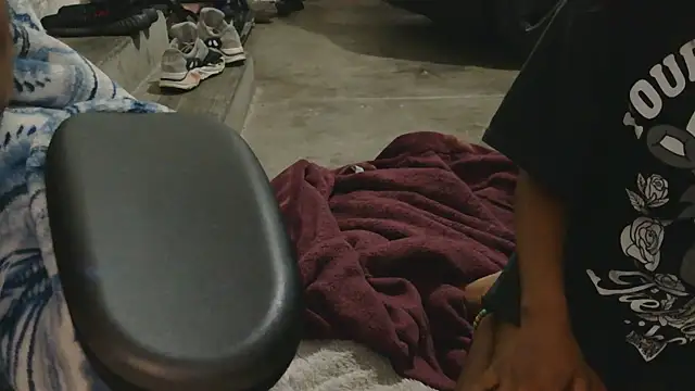 Gmajor online show from 11-18-25, 03:34