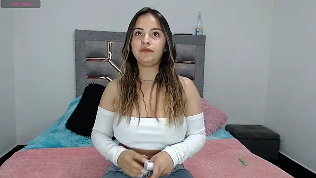 Snapshot of 20_Scarlett_Rose_ chatting on 09-30-25, 09:31 20 Scarlett Rose online show from 09-30-25, 09:31