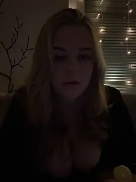 Snapshot of ItsLxsa chatting on 10-27-25, 11:41 ItsLxsa online show from 10-27-25, 11:41