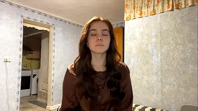 Snapshot of Lia_rise chatting on 09-18-25, 04:09 Lia rise online show from 09-18-25, 04:09