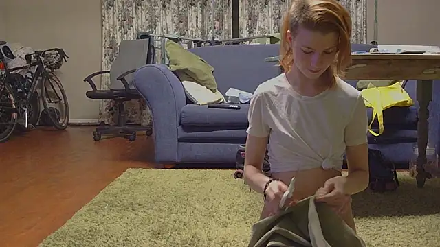 Snapshot of Rupoles chatting on 10-14-25, 12:06 Rupoles online show from 10-14-25, 12:06