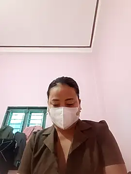 Linda885 online show from 12-17-25, 03:01