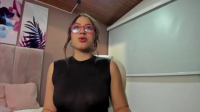 Snapshot of Karoline21 chatting on 10-04-25, 03:15 Karoline21 online show from 10-04-25, 03:15