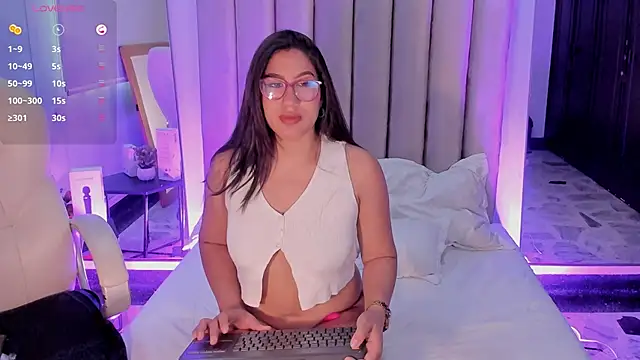 Snapshot of Karoline21 chatting on 10-14-25, 12:28 Karoline21 online show from 10-14-25, 12:28