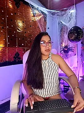 Snapshot of Karoline21 chatting on 10-20-25, 12:49 Karoline21 online show from 10-20-25, 12:49