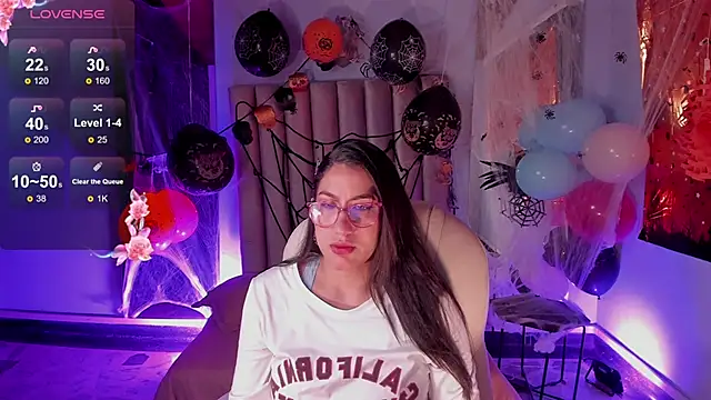 Snapshot of Karoline21 chatting on 10-24-25, 02:08 Karoline21 online show from 10-24-25, 02:08