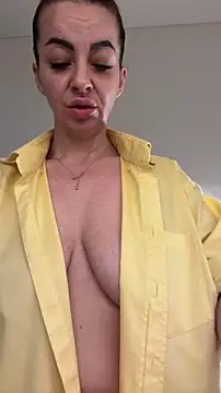 Roxanne Skye online show from 12-20-25, 05:25