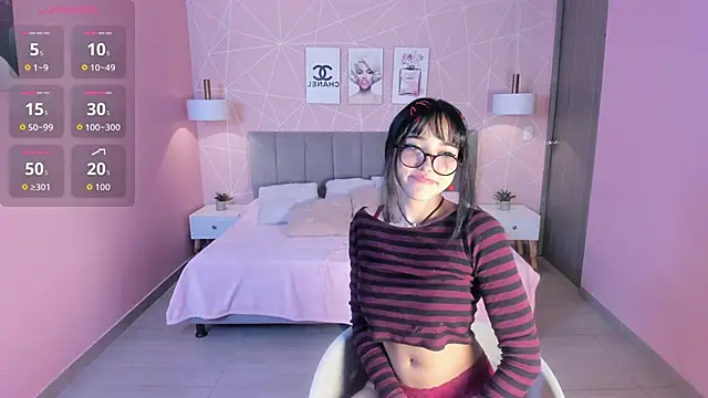 Snapshot of ela_petit chatting on 10-04-25, 12:58 ela petit online show from 10-04-25, 12:58