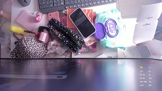 Snapshot of ela_petit chatting on 10-30-25, 09:37 ela petit online show from 10-30-25, 09:37