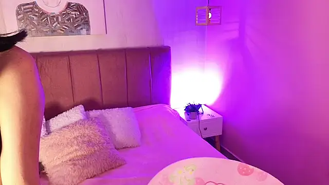 Snapshot of ela_petit chatting on 11-25-25, 09:26 ela petit online show from 11-25-25, 09:26