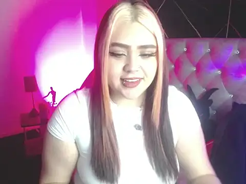 Snapshot of im_bunny__ chatting on 11-17-25, 12:44 im bunny online show from 11-17-25, 12:44