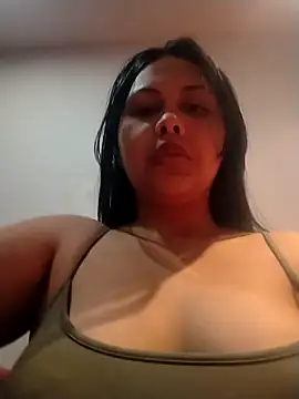 Snapshot of Alessandraa- chatting on 04-29-26, 11:00 Alessandraa- online show from 04-29-26, 11:00