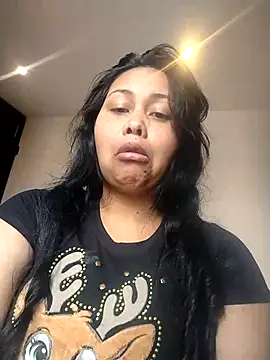 Snapshot of Alessandraa- chatting on 05-08-26, 04:34 Alessandraa- online show from 05-08-26, 04:34