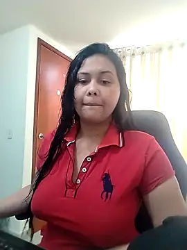 Snapshot of Alessandraa- chatting on 05-25-26, 03:07 Alessandraa- online show from 05-25-26, 03:07