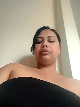 Snapshot of Alessandraa- chatting on 06-04-26, 01:17 Alessandraa- online show from 06-04-26, 01:17