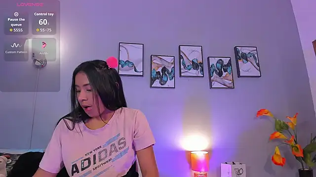 SophieW1 online show from 11-24-25, 12:16