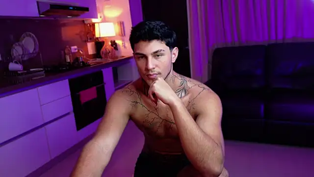 Snapshot of LeoCavalli_ chatting on 10-11-25, 04:38 LeoCavalli  online show from 10-11-25, 04:38