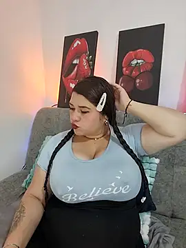 Snapshot of SafiroFer chatting on 10-30-25, 09:04 SafiroFer online show from 10-30-25, 09:04