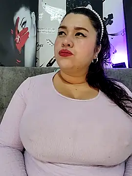 Snapshot of SafiroFer chatting on 11-19-25, 09:15 SafiroFer online show from 11-19-25, 09:15