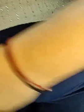 Snapshot of SafiroFer chatting on 12-13-25, 09:31 SafiroFer online show from 12-13-25, 09:31