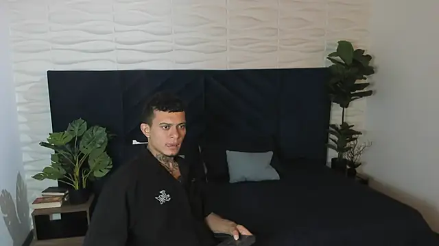 MrJustin  online show from 10-04-25, 08:07