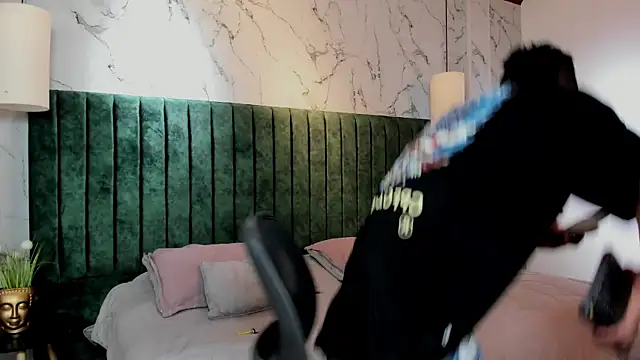 MrJustin  online show from 10-17-25, 08:22