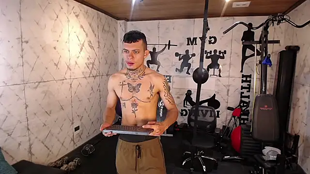 MrJustin  online show from 10-18-25, 07:47