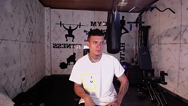 MrJustin  online show from 11-24-25, 07:57