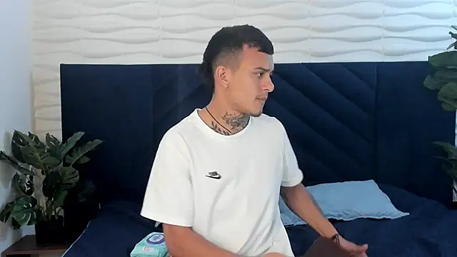 MrJustin  online show from 12-14-25, 08:35