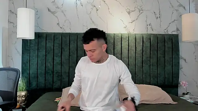 MrJustin  online show from 12-18-25, 08:15