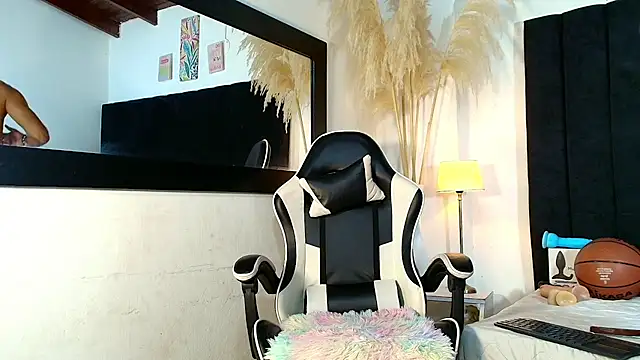 Snapshot of MaicolParker_ chatting on 06-20-26, 12:30 MaicolParker online show from 06-20-26, 12:30