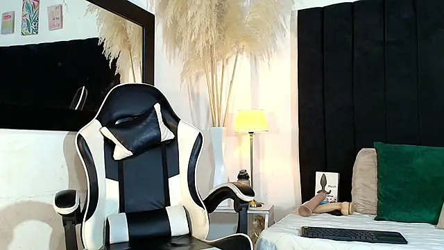 Snapshot of MaicolParker_ chatting on 06-24-26, 01:10 MaicolParker online show from 06-24-26, 01:10