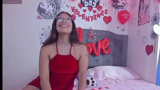 Snapshot of Megan_Darcy chatting on 02-14-26, 06:59 Megan Darcy online show from 02-14-26, 06:59