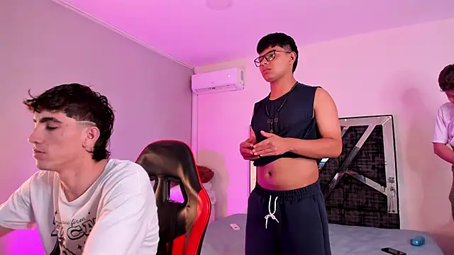 Handsomeboyss19 online show from 02-21-26, 04:02