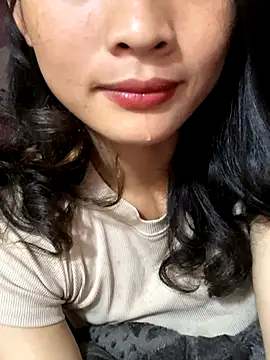 Snapshot of Kieu_xxx chatting on 10-17-25, 02:48 Kieu xxx online show from 10-17-25, 02:48