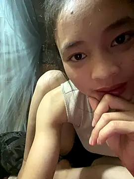 Snapshot of Kieu_xxx chatting on 10-31-25, 02:34 Kieu xxx online show from 10-31-25, 02:34