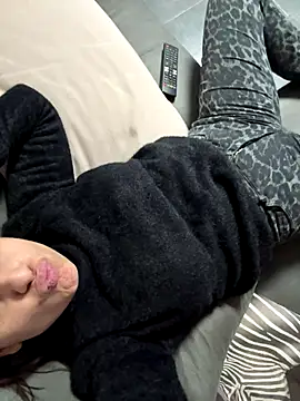 Snapshot of BabyLeopard chatting on 10-20-25, 05:46 BabyLeopard online show from 10-20-25, 05:46