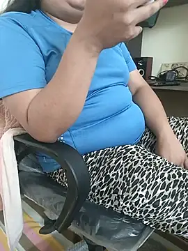 payal 261072  online show from 10-26-25, 03:56